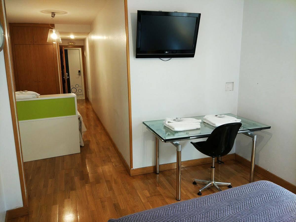 Hotel Ofi La Coruña Esterno foto