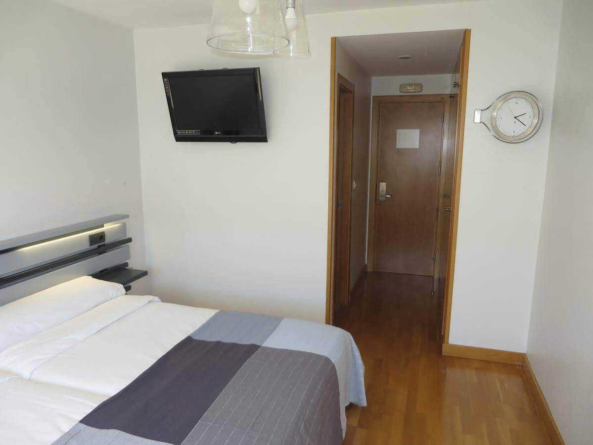 Hotel Ofi La Coruña Esterno foto